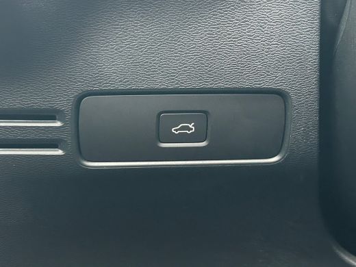 Volvo  XC40 2.0 B4 Plus Dark | Panoramadak | Harman/Kardon | Trekhaak | Camera | ActivLease financial lease