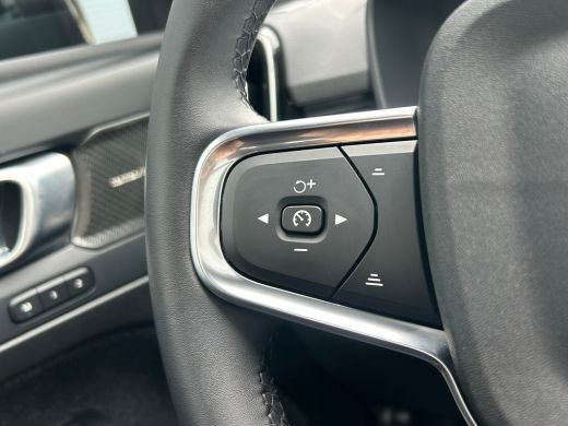 Volvo  XC40 2.0 B4 Plus Dark | Panoramadak | Harman/Kardon | Trekhaak | Camera | ActivLease financial lease