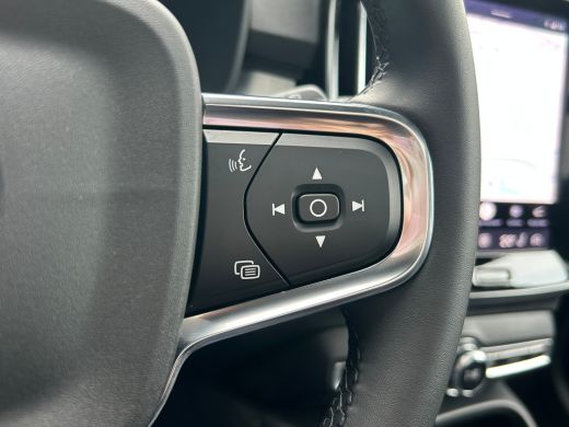 Volvo  XC40 2.0 B4 Plus Dark | Panoramadak | Harman/Kardon | Trekhaak | Camera | ActivLease financial lease