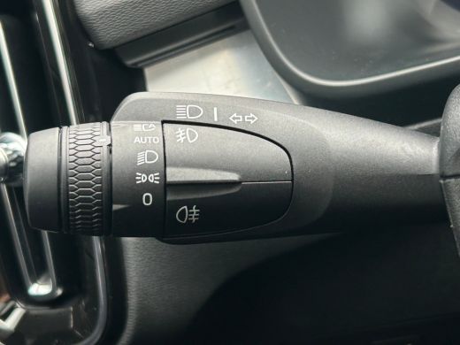 Volvo  XC40 2.0 B4 Plus Dark | Panoramadak | Harman/Kardon | Trekhaak | Camera | ActivLease financial lease