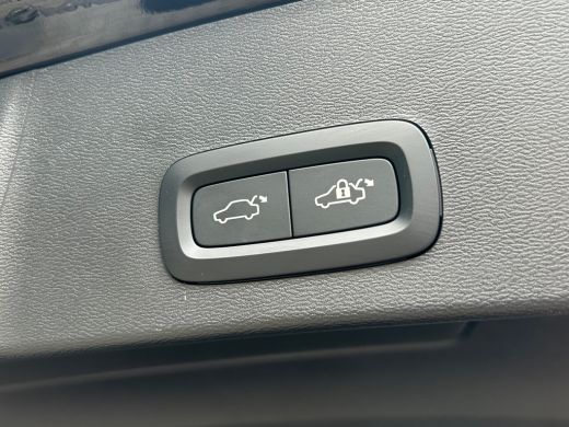 Volvo  XC40 2.0 B4 Plus Dark | Panoramadak | Harman/Kardon | Trekhaak | Camera | ActivLease financial lease
