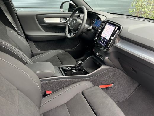 Volvo  XC40 2.0 B4 Plus Dark | Panoramadak | Harman/Kardon | Trekhaak | Camera | ActivLease financial lease