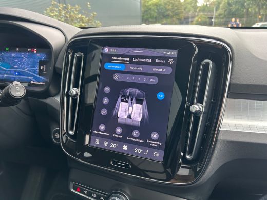 Volvo  XC40 2.0 B4 Plus Dark | Panoramadak | Harman/Kardon | Trekhaak | Camera | ActivLease financial lease