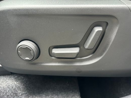 Volvo  XC40 2.0 B4 Plus Dark | Panoramadak | Harman/Kardon | Trekhaak | Camera | ActivLease financial lease