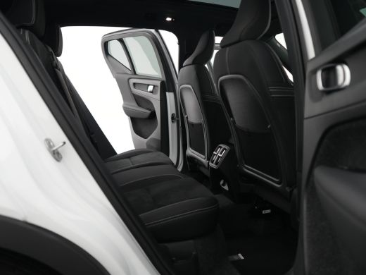 Volvo  XC40 B4 Plus Black Edition | 360&deg; Camera | Nubuck | Panoramadak | Harman/Kardon | 20" | Trekhaak | Ada... ActivLease financial lease