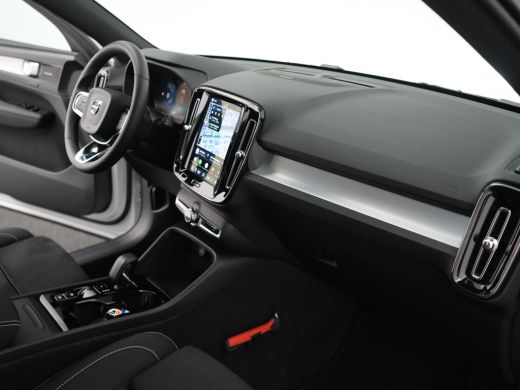 Volvo  XC40 B4 Plus Black Edition | 360&deg; Camera | Nubuck | Panoramadak | Harman/Kardon | 20" | Trekhaak | Ada... ActivLease financial lease