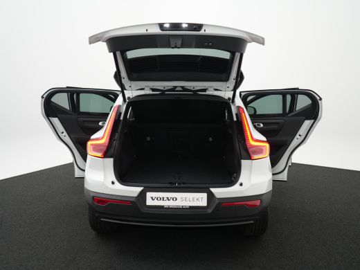 Volvo  XC40 B4 Plus Black Edition | 360&deg; Camera | Nubuck | Panoramadak | Harman/Kardon | 20" | Trekhaak | Ada... ActivLease financial lease
