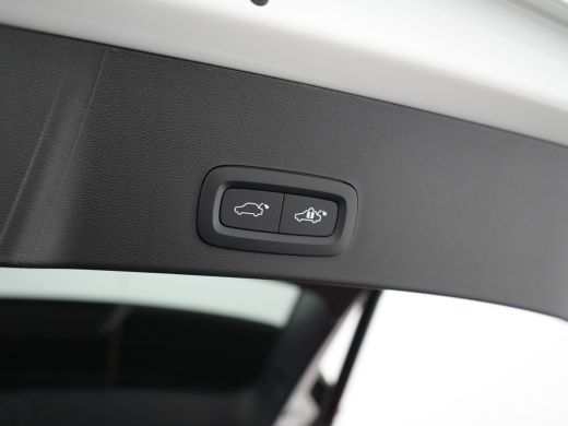 Volvo  XC40 B4 Plus Black Edition | 360&deg; Camera | Nubuck | Panoramadak | Harman/Kardon | 20" | Trekhaak | Ada... ActivLease financial lease