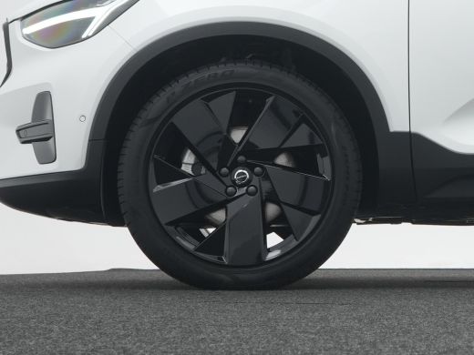 Volvo  XC40 B4 Plus Black Edition | 360&deg; Camera | Nubuck | Panoramadak | Harman/Kardon | 20" | Trekhaak | Ada... ActivLease financial lease