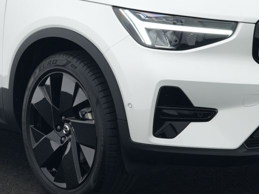 Volvo  XC40 B4 Plus Black Edition | 360&deg; Camera | Nubuck | Panoramadak | Harman/Kardon | 20" | Trekhaak | Ada... ActivLease financial lease