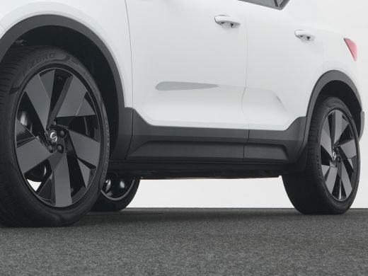 Volvo  XC40 B4 Plus Black Edition | 360&deg; Camera | Nubuck | Panoramadak | Harman/Kardon | 20" | Trekhaak | Ada... ActivLease financial lease