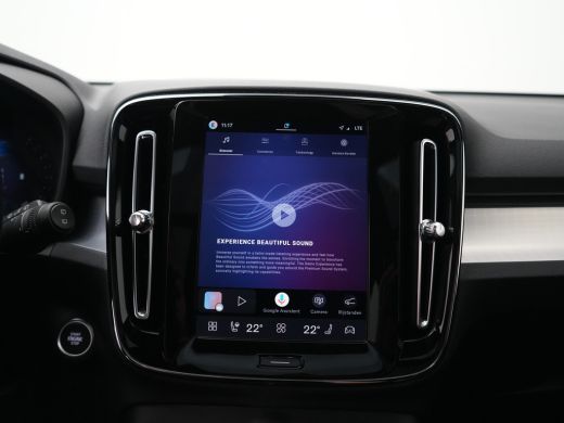 Volvo  XC40 B4 Plus Black Edition | 360&deg; Camera | Nubuck | Panoramadak | Harman/Kardon | 20" | Trekhaak | Ada... ActivLease financial lease