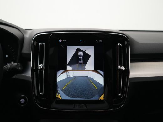 Volvo  XC40 B4 Plus Black Edition | 360&deg; Camera | Nubuck | Panoramadak | Harman/Kardon | 20" | Trekhaak | Ada... ActivLease financial lease