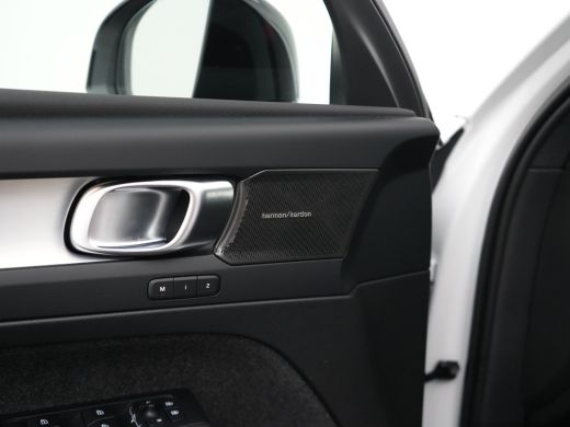 Volvo  XC40 B4 Plus Black Edition | 360&deg; Camera | Nubuck | Panoramadak | Harman/Kardon | 20" | Trekhaak | Ada... ActivLease financial lease