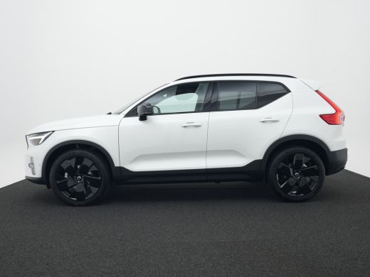 Volvo  XC40 B4 Plus Black Edition | 360&deg; Camera | Nubuck | Panoramadak | Harman/Kardon | 20" | Trekhaak | Ada... ActivLease financial lease