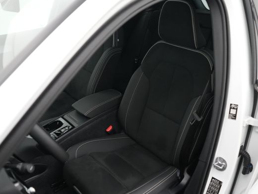 Volvo  XC40 B4 Plus Black Edition | 360&deg; Camera | Nubuck | Panoramadak | Harman/Kardon | 20" | Trekhaak | Ada... ActivLease financial lease
