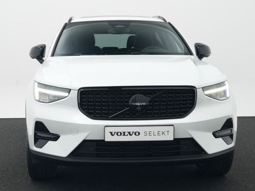 Volvo  XC40 B4 Plus Black Edition | 360&deg; Camera | Nubuck | Panoramadak | Harman/Kardon | 20" | Trekhaak | Ada... ActivLease financial lease