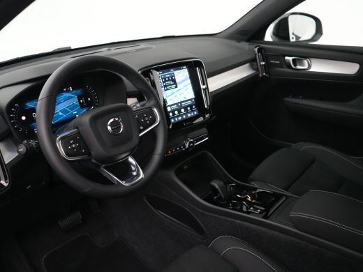 Volvo  XC40 B4 Plus Black Edition | 360&deg; Camera | Nubuck | Panoramadak | Harman/Kardon | 20" | Trekhaak | Ada... ActivLease financial lease