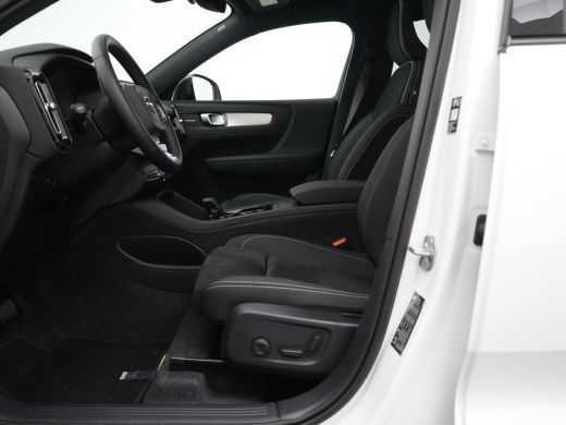 Volvo  XC40 B4 Plus Black Edition | 360&deg; Camera | Nubuck | Panoramadak | Harman/Kardon | 20" | Trekhaak | Ada... ActivLease financial lease