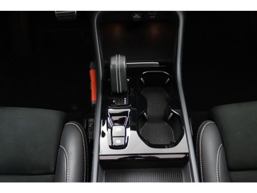 Volvo  XC40 T4 Recharge R-Design | Trekhaak | Panoramadak | SoH 86% | BLIS | 360 Camera | Adaptive Cruise | H... ActivLease financial lease