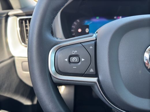 Volvo  XC60 2.0 T6 Plug-in hybrid AWD Core Bright | Stuur-Stoel-en Achterbankverwarming | 20' Velgen | Cruise... ActivLease financial lease