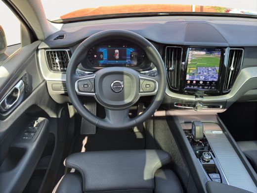 Volvo  XC60 2.0 T6 Plug-in hybrid AWD Core Bright | Stuur-Stoel-en Achterbankverwarming | 20' Velgen | Cruise... ActivLease financial lease