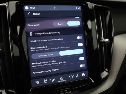 Volvo  XC60 2.0 T6 Plug-in hybrid AWD Plus Dark | Panodak | Trekhaak | Elk. A-klep | Apple Carplay / Adroid |... ActivLease financial lease