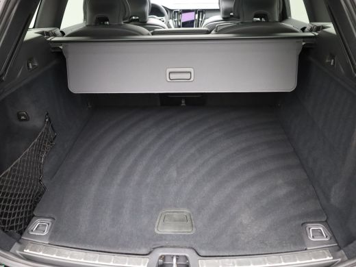 Volvo  XC60 2.0 T6 Plug-in hybrid AWD Plus Dark | Panodak | Trekhaak | Elk. A-klep | Apple Carplay / Adroid |... ActivLease financial lease