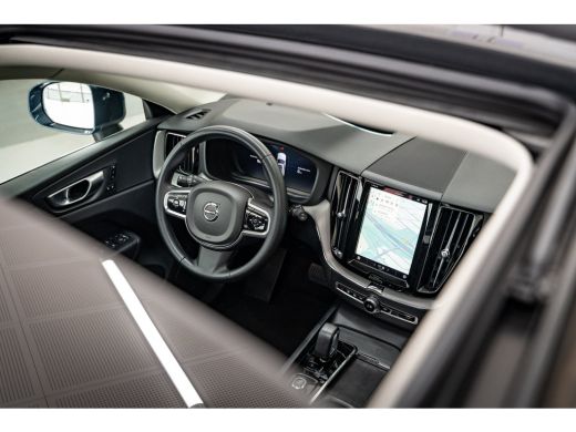 Volvo  XC60 T6 350PK Plus Bright | Elek Achterklep | Cruise Control | Panoramadak | Memory ActivLease financial lease