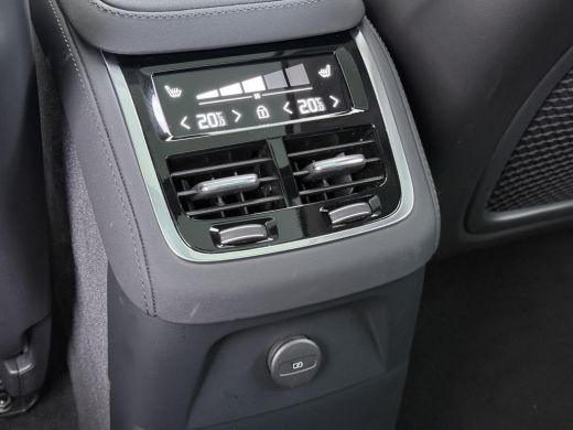 Volvo  XC90 2.0 T8 Plug-in hybrid AWD Plus Dark VAN:69.900,- VOOR:67.877,- UW HERFSTVOORDEEL:2.023,- ACC | AP... ActivLease financial lease