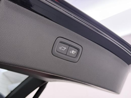 Volvo  XC90 2.0 T8 Plug-in hybrid AWD Ultra Dark VAN:77.900,- VOOR:71.877,- UW HERFSTVOORDEEL:6.023,-BOWERS &... ActivLease financial lease