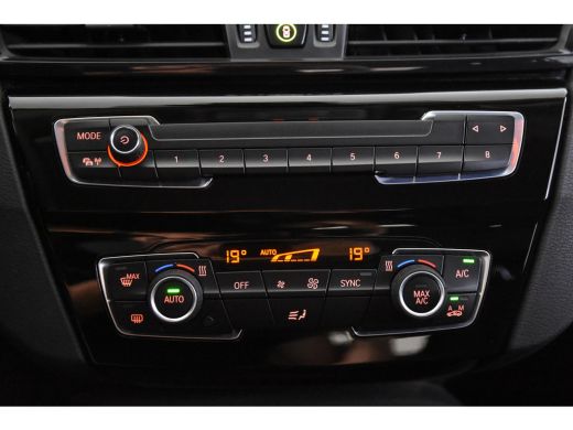 BMW X1 sDrive18i *1ste Eigenaar*Leer*Navigatie*Trekhaak*Carplay* ActivLease financial lease