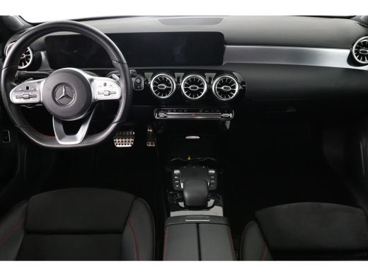 Mercedes-Benz A-Klasse 180 Business Solution AMG | Open Dak | Trekhaak | Sfeerverlichting | Sportstoelen | Camera | Clim... ActivLease financial lease