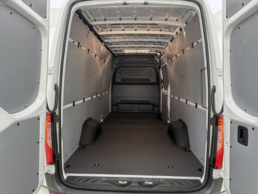 Mercedes-Benz eSprinter 320 L3H2 Pro 81kWh Nieuw Led Snelladen Carplay Betimmering ActivLease financial lease