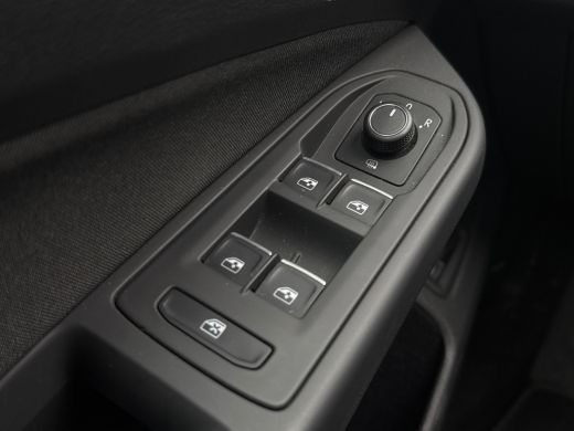Volkswagen e-Golf 204PK E-HYBRIDE DSG STYLE ALCANTARA/NAVI/CARPLAY ActivLease financial lease
