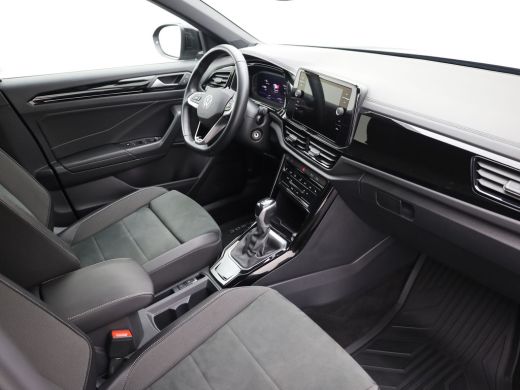 Volkswagen T-Roc 1.5 TSI Style | Trekhaak afnb. | Black Style | IQ light | Side Assist | Camera | Prijs Rijklaar !! ActivLease financial lease