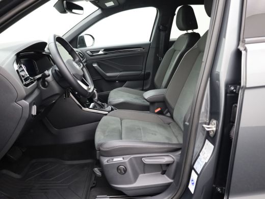 Volkswagen T-Roc 1.5 TSI Style | Trekhaak afnb. | Black Style | IQ light | Side Assist | Camera | Prijs Rijklaar !! ActivLease financial lease
