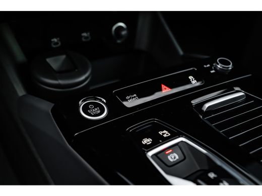 Audi Q6 e-tron S edition 83 kWh / 252 pk | Adaptive air suspension | Adaptive cruise control | Audi sound system ActivLease financial lease