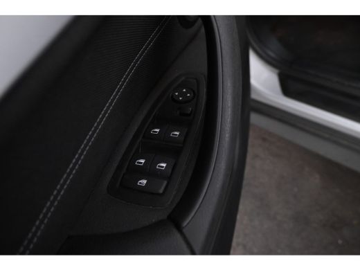 BMW X1 sDrive18d High Executive - Automaat, Panorama dak, Navigatie ActivLease financial lease
