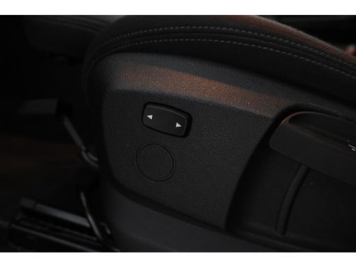 BMW X1 sDrive18d High Executive - Automaat, Panorama dak, Navigatie ActivLease financial lease