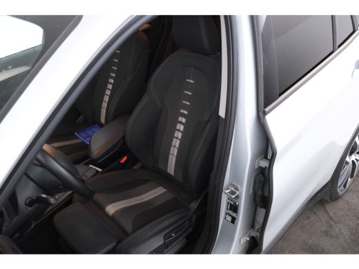 BMW X1 sDrive18d High Executive - Automaat, Panorama dak, Navigatie ActivLease financial lease