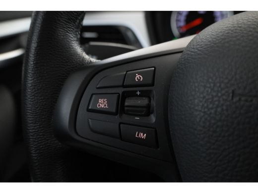 BMW X1 sDrive18d High Executive - Automaat, Panorama dak, Navigatie ActivLease financial lease