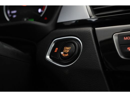 BMW X1 sDrive18d High Executive - Automaat, Panorama dak, Navigatie ActivLease financial lease