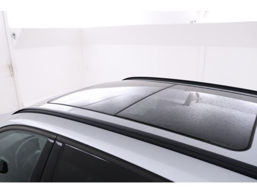 BMW X1 sDrive18d High Executive - Automaat, Panorama dak, Navigatie ActivLease financial lease