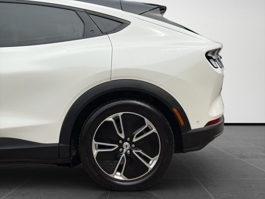 Ford Mustang Mach-E Mach-E RWD 75 kWh 269pk | Camera v&a | Adaptive Cruise | Winter Pack | Star White Metallic | ActivLease financial lease