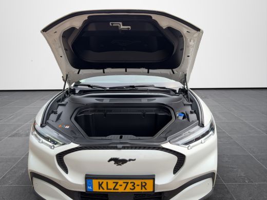 Ford Mustang Mach-E Mach-E RWD 75 kWh 269pk | Camera v&a | Adaptive Cruise | Winter Pack | Star White Metallic | ActivLease financial lease