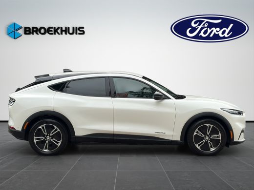 Ford Mustang Mach-E Mach-E RWD 75 kWh 269pk | Camera v&a | Adaptive Cruise | Winter Pack | Star White Metallic | ActivLease financial lease