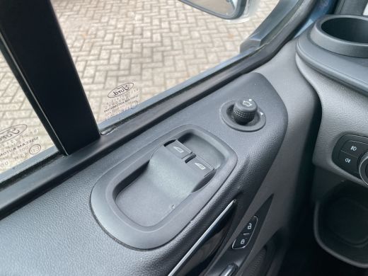 Ford Transit Custom 300 2.0 170pk TDCI L2H1 Limited DC | Trekhaak | 2x Schuifdeur | Camera | Leder | Stoelverwarming ActivLease financial lease