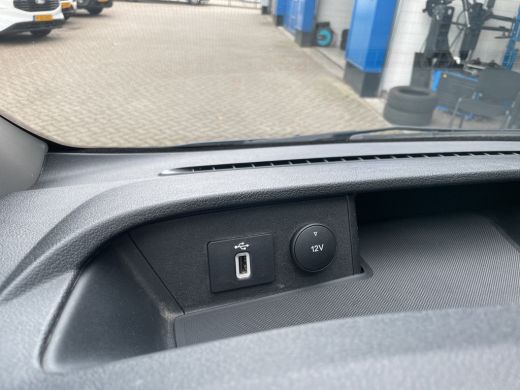 Ford Transit Custom 300 2.0 170pk TDCI L2H1 Limited DC | Trekhaak | 2x Schuifdeur | Camera | Leder | Stoelverwarming ActivLease financial lease