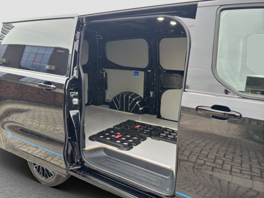 Ford Transit Custom 300 2.0 TDCI L1H1 170pk Sport Vol! | Trekhaak | 19 Inch LMV | Camera | | Achteruitrijcamera | App... ActivLease financial lease